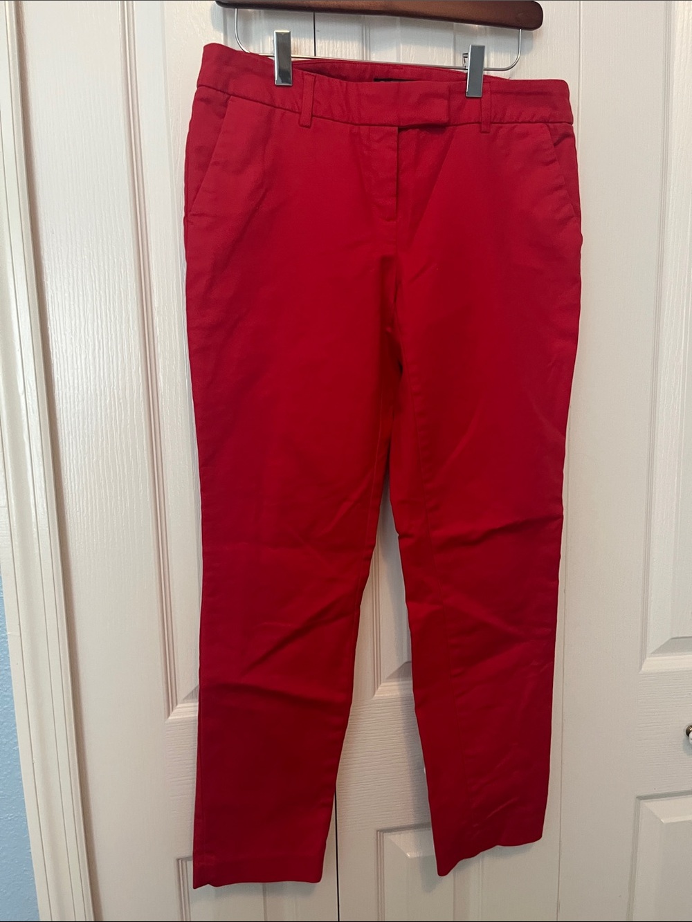 Dalia red pants. Tapered leg. Ankle length. Size 6
